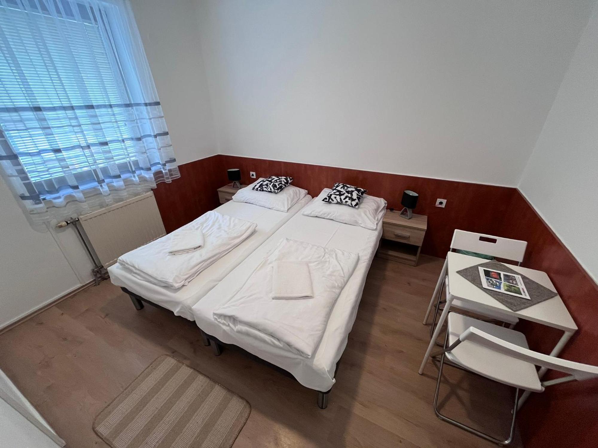 Majus 1 Vendeghaz - Torony Hotell Eksteriør bilde