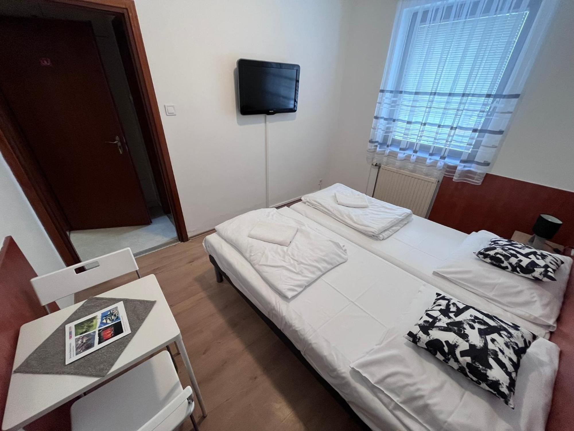 Majus 1 Vendeghaz - Torony Hotell Eksteriør bilde