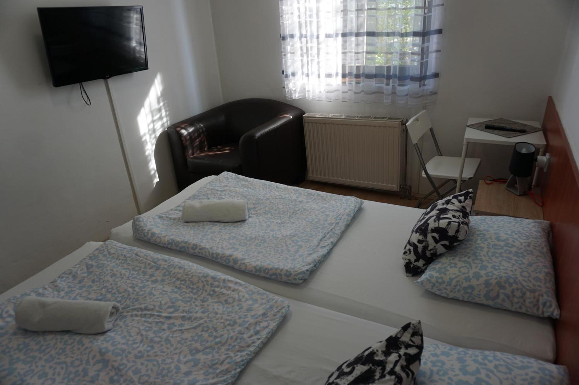 Majus 1 Vendeghaz - Torony Hotell Eksteriør bilde